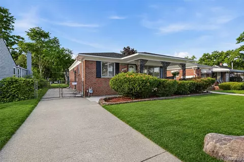 26703 Norfolk St, Inkster, MI 48141
