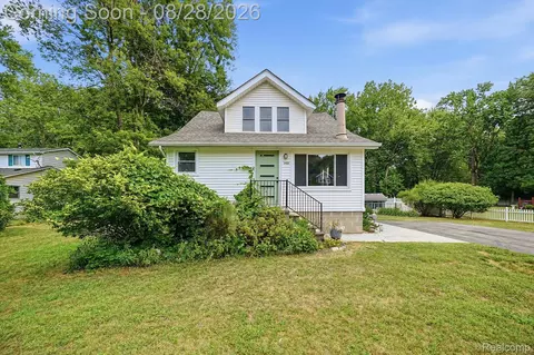 34004 Kirby St, Farmington Hills, MI 48335