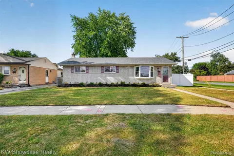 32118 Block St, Garden City, MI 48135