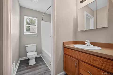 Bath - 611 Conant Ave, Monroe, MI 48161 photo 2 of 2