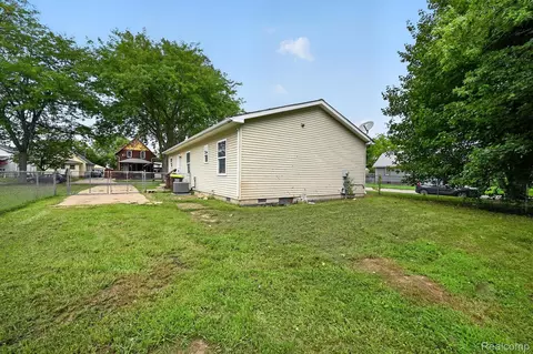 Exterior - 611 Conant Ave, Monroe, MI 48161 photo 2 of 2