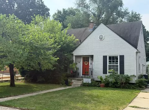 1023 Woodsboro Dr, Royal Oak, MI 48067