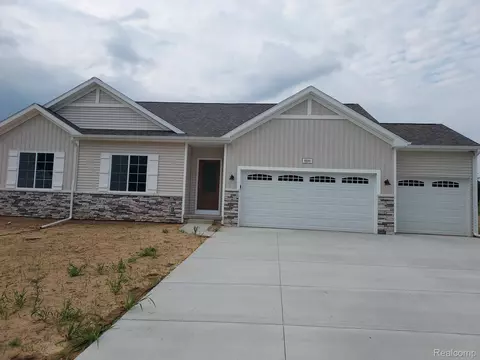 8100 Moonlight Creek Ln, Handy, MI 48836