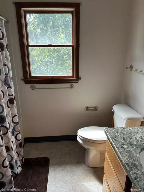 Bath - 968 Tyrrell Rd, Shiawassee, MI 48414 photo 3 of 3