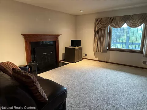 Living - 968 Tyrrell Rd, Shiawassee, MI 48414 photo 2 of 4