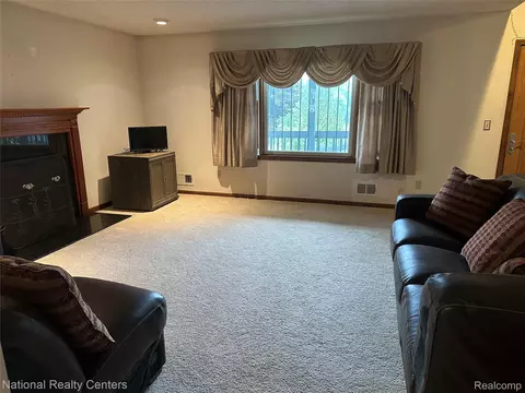 Living - 968 Tyrrell Rd, Shiawassee, MI 48414 photo 3 of 4