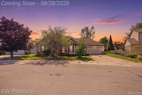 46439 Greenbriar Dr, Chesterfield, MI 48051