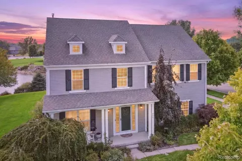840 Cross Cir, Oxford, MI 48371