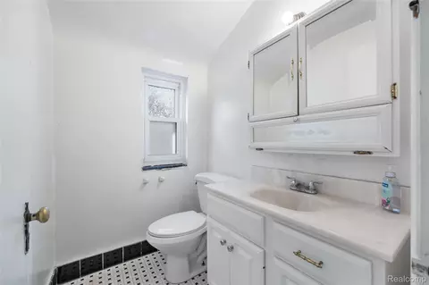 Bath - 7841 E Morrow Cir, Dearborn, MI 48126 photo 2 of 3