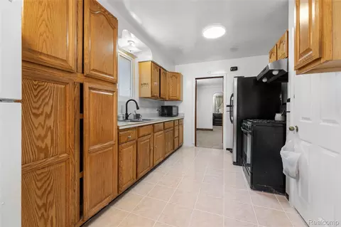 Kitchen - 7841 E Morrow Cir, Dearborn, MI 48126 photo 2 of 2