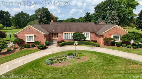 9598 Burning Tree Dr, Grand Blanc, MI 48439