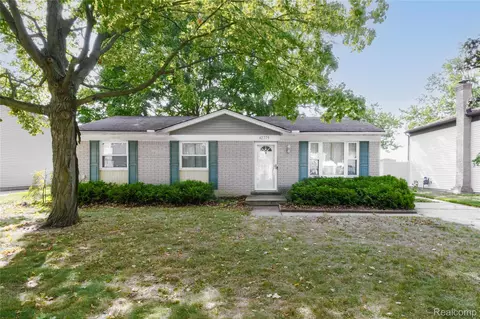 42779 Buckingham Dr, Sterling Heights, MI 48313