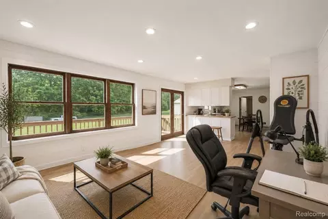 Living - 76565 Mcfadden Rd, Armada, MI 48005 photo 6 of 8
