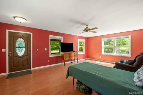 Living - 76565 Mcfadden Rd, Armada, MI 48005 photo 3 of 8
