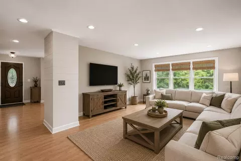 Living - 76565 Mcfadden Rd, Armada, MI 48005 photo 5 of 8