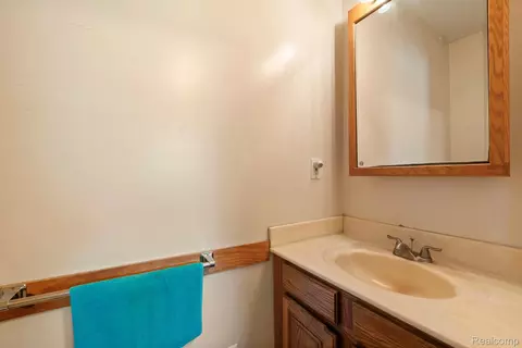 Bath - 76565 Mcfadden Rd, Armada, MI 48005 photo 9 of 9