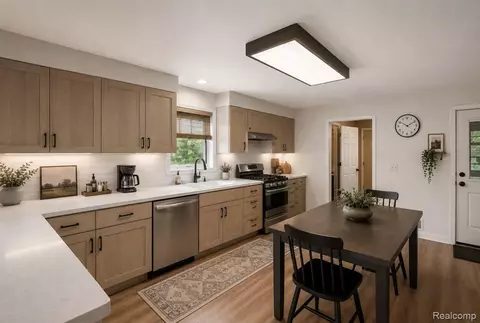 Kitchen - 76565 Mcfadden Rd, Armada, MI 48005 photo 3 of 7