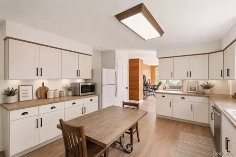 Kitchen - 76565 Mcfadden Rd, Armada, MI 48005 photo 2 of 7