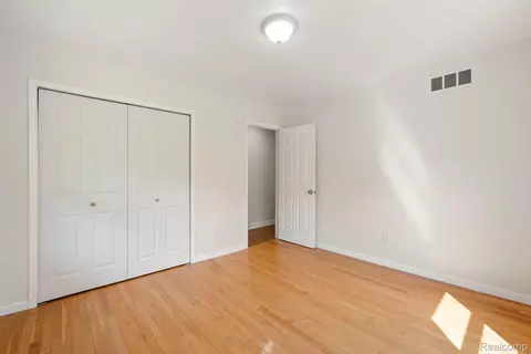 Bedroom - 76565 Mcfadden Rd, Armada, MI 48005 photo 3 of 7