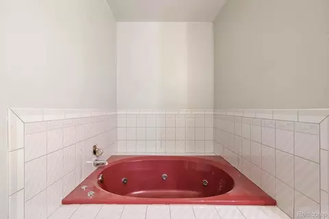 Bath - 76565 Mcfadden Rd, Armada, MI 48005 photo 5 of 9