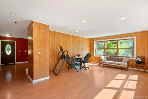 Living - 76565 Mcfadden Rd, Armada, MI 48005 photo 4 of 8