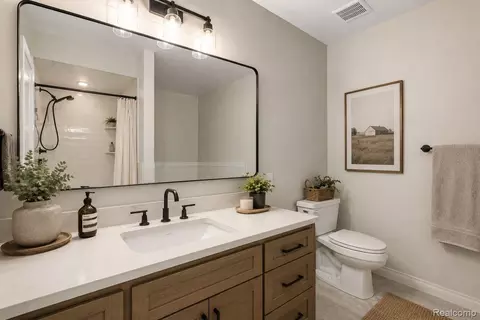 Bath - 76565 Mcfadden Rd, Armada, MI 48005 photo 2 of 9