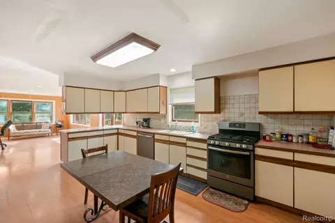 Kitchen - 76565 Mcfadden Rd, Armada, MI 48005 photo 6 of 7