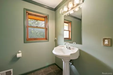 Bath - 76565 Mcfadden Rd, Armada, MI 48005 photo 7 of 9