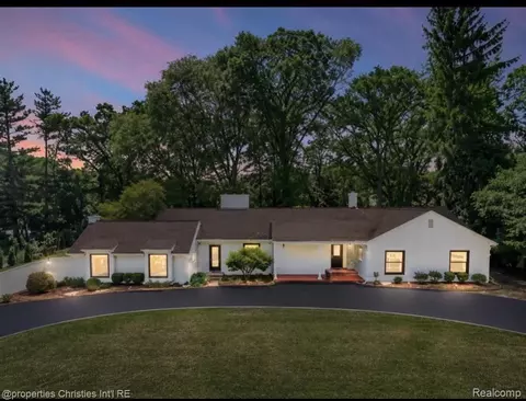1257 Charrington Rd, Bloomfield Hills, MI 48301