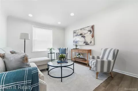 Living - 168 Kerby Rd, Grosse Pointe Farms, MI 48236 photo 1 of 2
