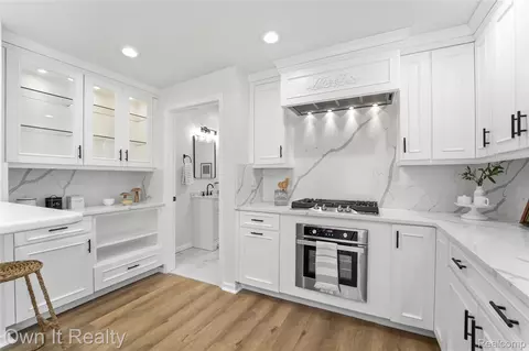 Kitchen - 168 Kerby Rd, Grosse Pointe Farms, MI 48236 photo 2 of 6