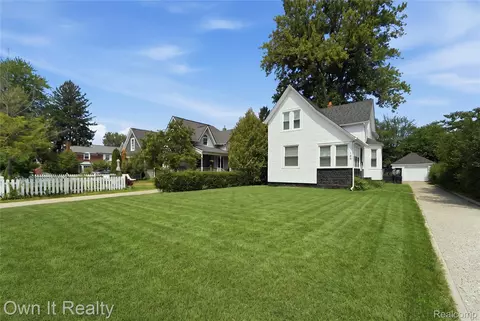 Exterior - 168 Kerby Rd, Grosse Pointe Farms, MI 48236 photo 1 of 8