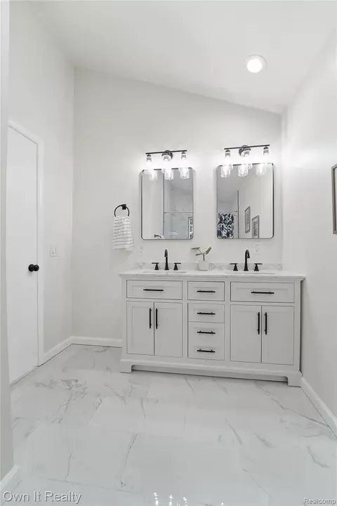 Bath - 168 Kerby Rd, Grosse Pointe Farms, MI 48236 photo 1 of 4