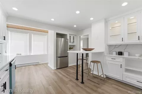 Kitchen - 168 Kerby Rd, Grosse Pointe Farms, MI 48236 photo 5 of 6