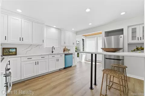 Kitchen - 168 Kerby Rd, Grosse Pointe Farms, MI 48236 photo 6 of 6