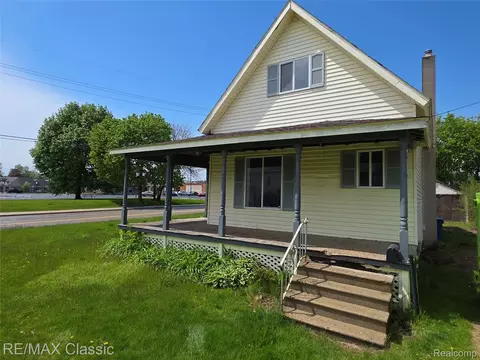 21 Broadway St, Oxford, MI 48371