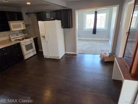 Entry Way - 3259 N State Rd, Richfield, MI 48423 photo 2 of 3