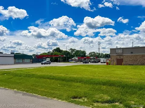 3537 Sashabaw Rd, Waterford, MI 48329
