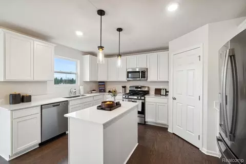 Kitchen - 4145 Sedgeview Cir, Howell, MI 48843 photo 1 of 2