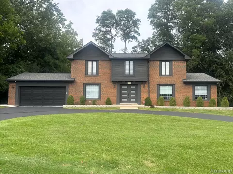 5534 Apple Ridge Trl, West Bloomfield, MI 48322