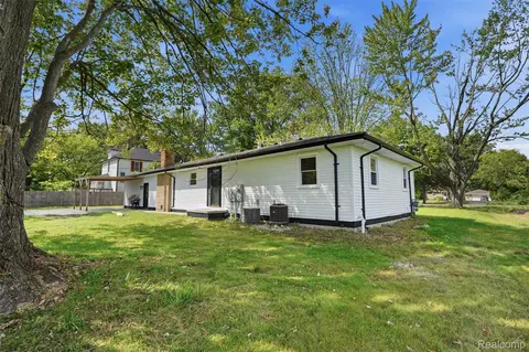 Exterior - 4655 Denton Rd, Canton, MI 48188 photo 8 of 13