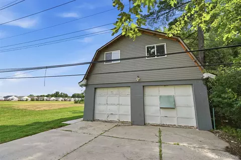 Exterior - 4655 Denton Rd, Canton, MI 48188 photo 9 of 13