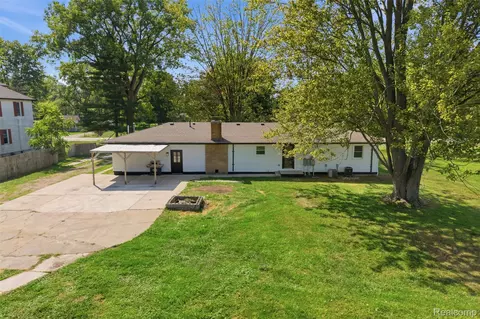Exterior - 4655 Denton Rd, Canton, MI 48188 photo 11 of 13