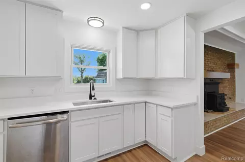 Kitchen - 4655 Denton Rd, Canton, MI 48188 photo 3 of 4