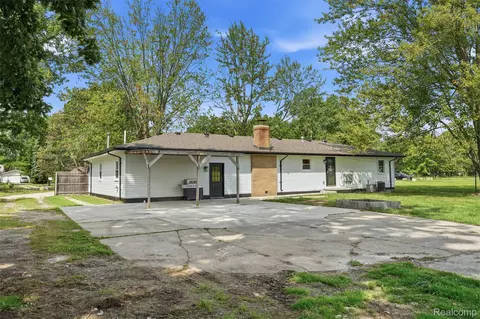 Exterior - 4655 Denton Rd, Canton, MI 48188 photo 7 of 13