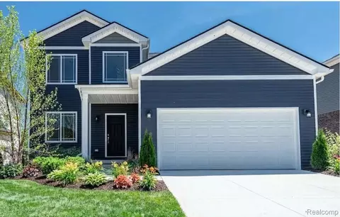 002 Oak St, Grand Blanc, MI 48439