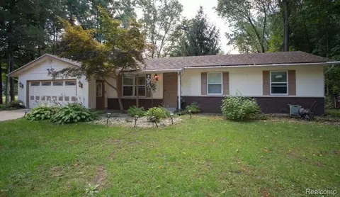 28047 Wexford Dr, Antwerp, MI 49065