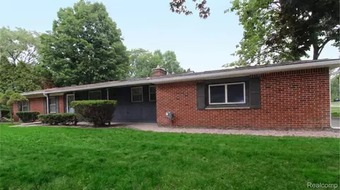 1239 Ashover Dr, Bloomfield Hills, MI 48304