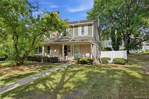 20842 E Glen Haven Cir, Northville, MI 48167