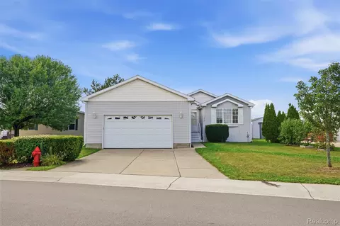 1707 Augusta Dr, Hartland, MI 48353